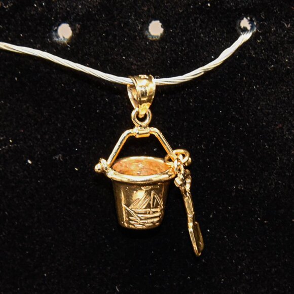 14K Solid Yellow Gold Beach Bucket and Shovel Pendant/Charm - Picture 1 of 2